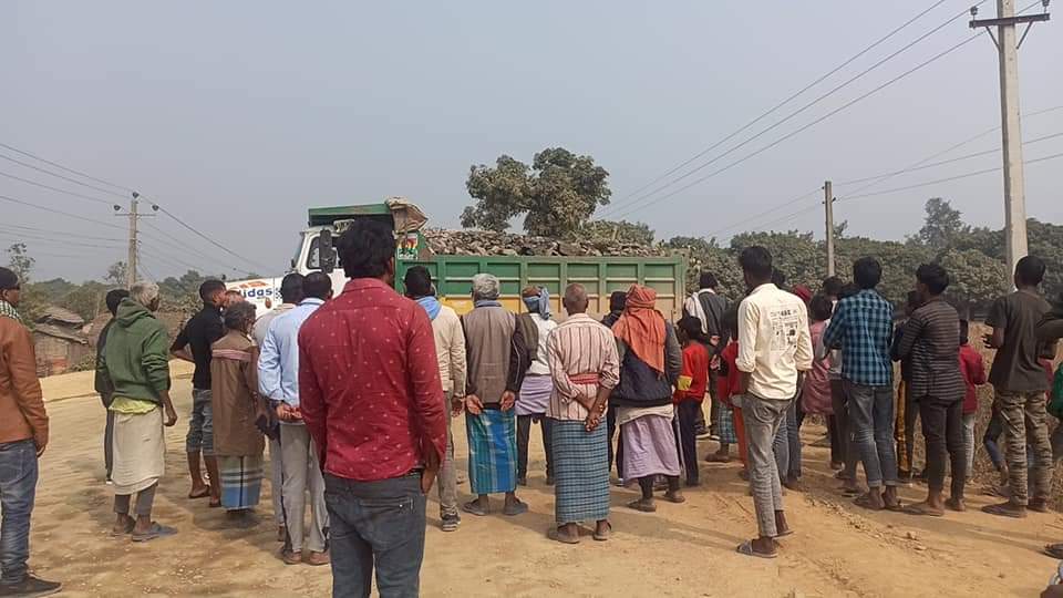 मिर्चैयामा टिफरको ठक्करबाट अपरिचित महिलाको मृत्यु