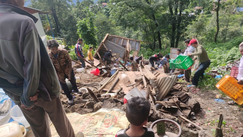 तामाकोशी गाउँपालिका  ४ मालू डाँडागाउँमा संचालनमा रहेको दाजुभाई किराना पसल भत्कियो, क्षतिको विवरण आउँन वाँकी