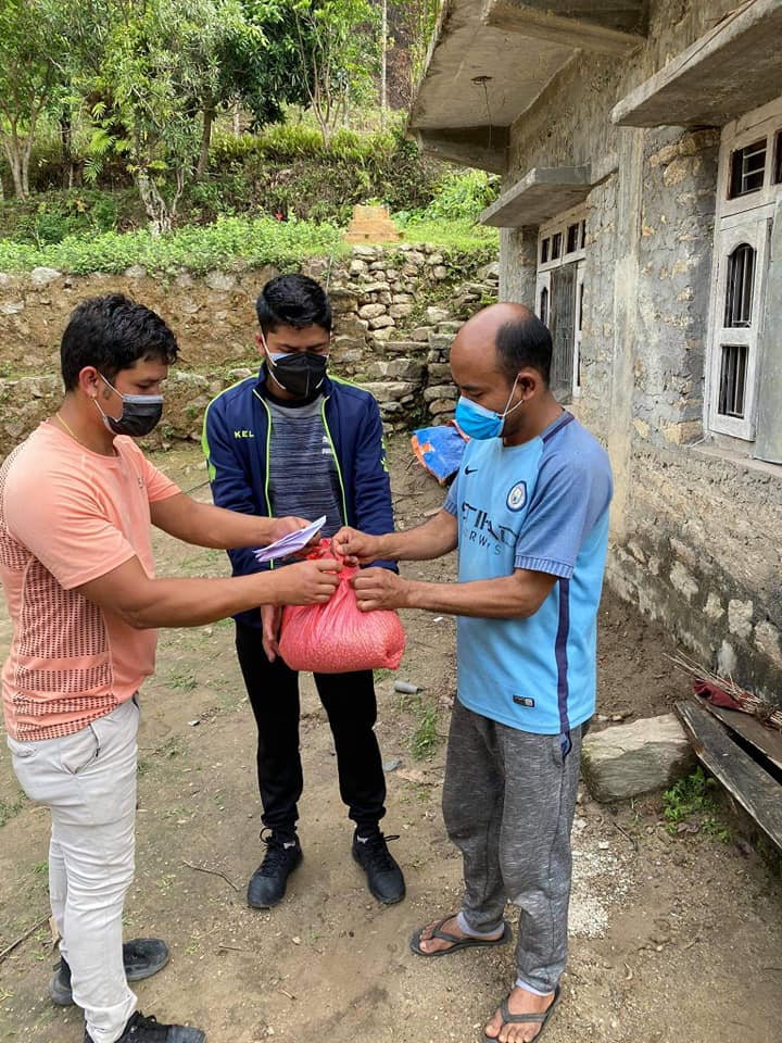 संक्रमित बिरामिको साथमा गोल्मेश्वर लोकतान्त्रिक युवा क्लव