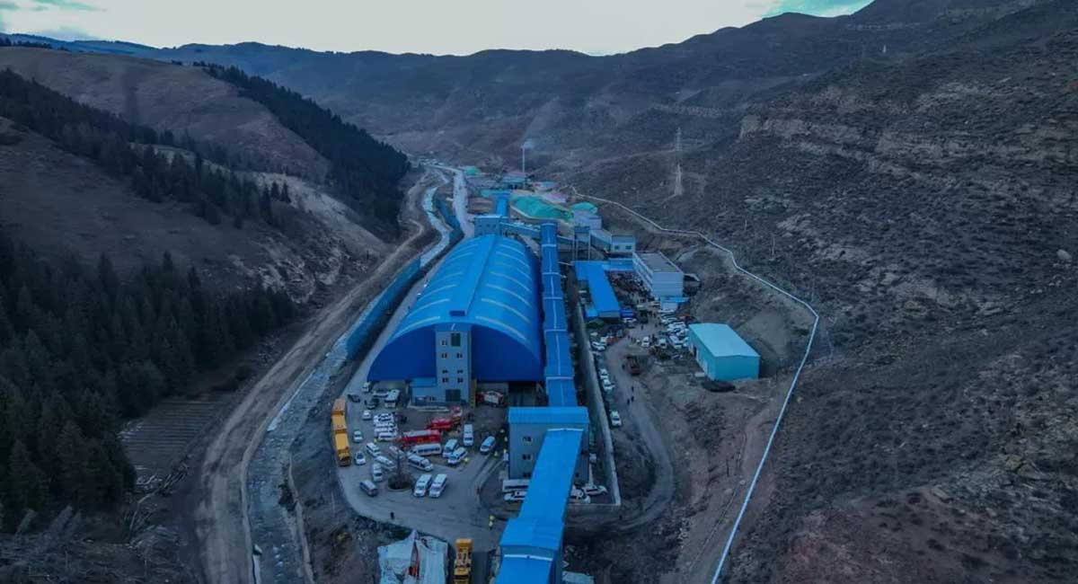 चीनमा खानीभित्र बाढी पस्दा चौध जनाको ज्यान गयो