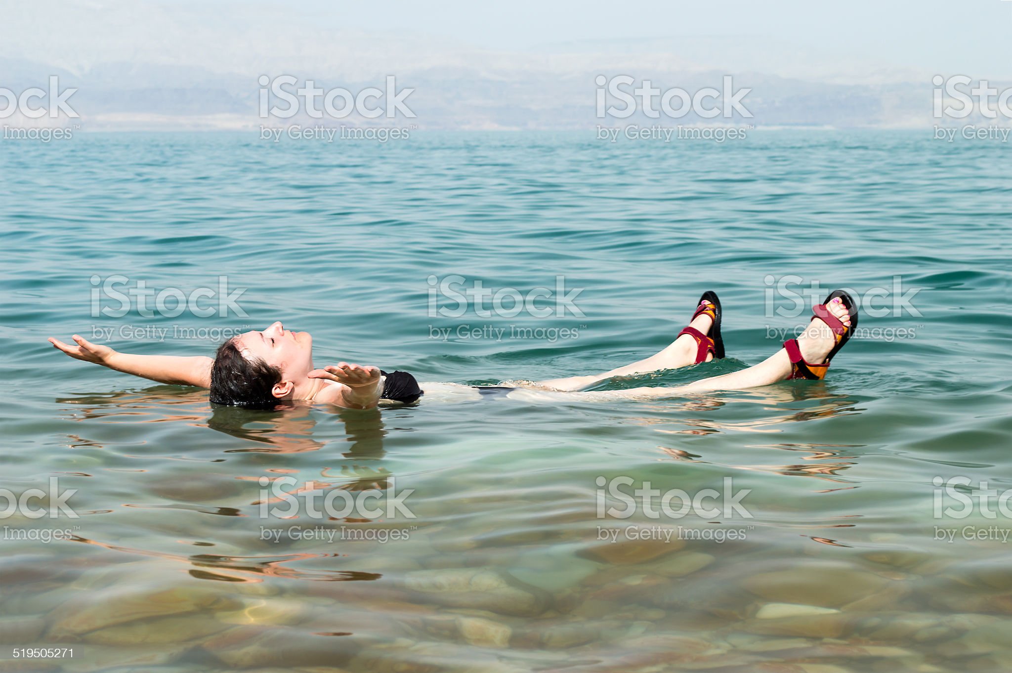 सिरहाको सन्हैठामा एकाबिहानै एक पुरुषको शव भेटियो