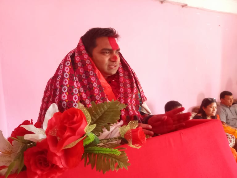 तामाकोशी गाउँपालिकाले प्रशासकीय अधिकृत निमेष मिश्रको एक कार्यक्रम गरि विदाई