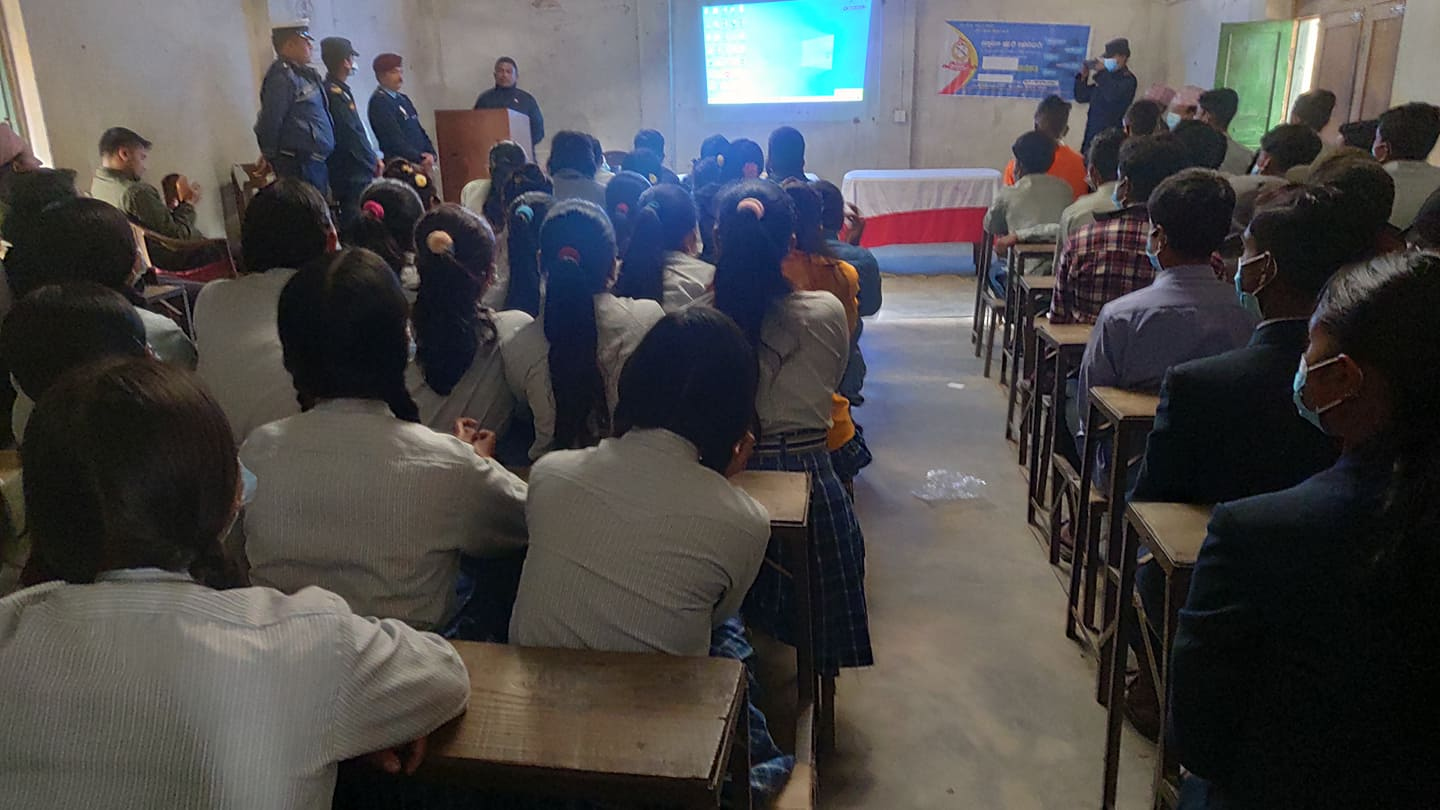 गोल्मेश्वर माध्यमिक विद्यालयमा समुदाय-प्रहरी साझेदारी कार्यक्रम अन्र्तगत विद्यालय प्रहरी सचेना कार्यक्रम सम्पन्न